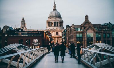 英国の広告当局は、「無責任で誤解を招く」ビットコイン広告に対して措置を講じます