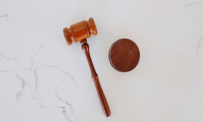 SECのチーフゲンスラーは現在、暗号通貨のステーキングと「ポーカーチップ」のステーブルコインに注目しています