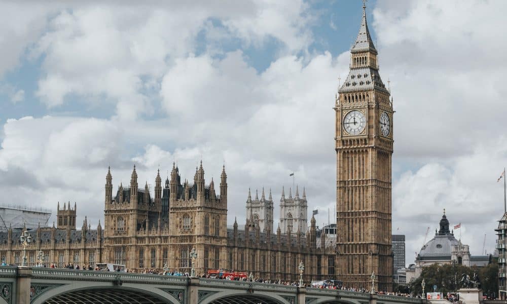 英国は外国人投資家向けに仮想通貨税の免除を実施